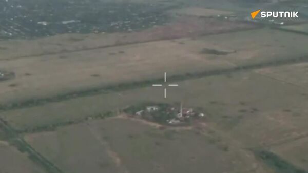 ▶ Des bombes aériennes ODAB-1500 et FAB-500 russes frappent des positions ukrainiennes - Sputnik Afrique