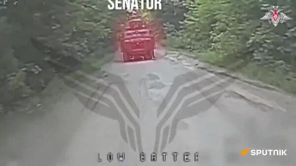 ▶ Des drones de l'armée russe frappent du matériel de guerre ukrainien - Sputnik Afrique