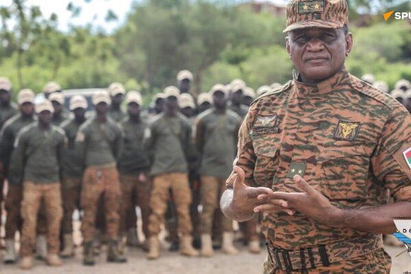 Burkina Faso's Defense Chief Visits Kaya to Lift Troop Spirits Burkina Faso's Defense Chief Visits Kaya to Lift Troop Spirits - Sputnik Africa