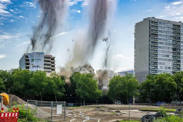 #viral | 63-Meter 'White Giant' Falls: High-Rise Demolition Clears Troubled Crime Hotspot #viral | 63-Meter 'White Giant' Falls: High-Rise Demolition Clears Troubled Crime Hotspot - Sputnik Africa