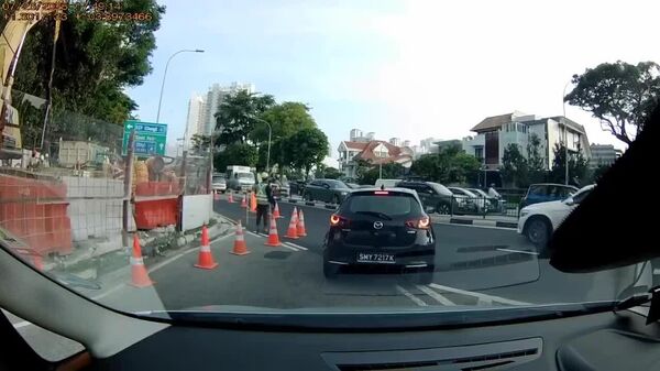 #viral | Car Swallowed by Sinkhole with Woman Trapped Inside in Singapore - Sputnik Africa