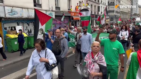 C'est un génocide! C'est pas une guerre! Une manifestation pro-Gaza se tient à Paris - Sputnik Afrique