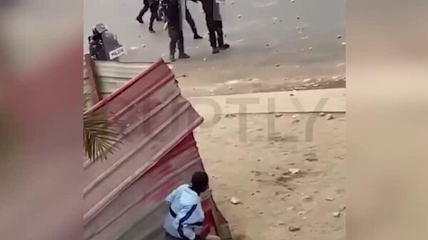 Grève des taxis en Angola: pillages et scènes d'émeute à Luanda, la ville en ébullition - Sputnik Afrique