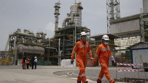 Dangote Refinery Reportedly Drops Lawsuit Against Nigeria's Petroleum Regulator & Fuel Importers - Sputnik Africa