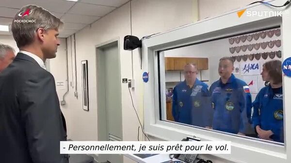 Le directeur de Roscosmos, en visite aux États-Unis, a rencontré l'équipage du véhicule spatial Crew Dragon, dont fait partie le Russe Oleg Platonov - Sputnik Afrique