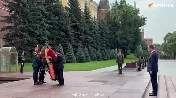 Laotian President Lays Wreath at Tomb of Unknown Soldier in Moscow, Sputnik Correspondent Reports - Sputnik Africa