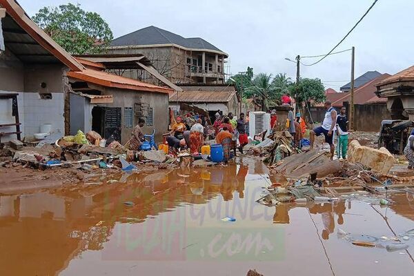 Au moins 10 morts et des bâtiments effondrés après de fortes pluies à Conakry - Sputnik Afrique