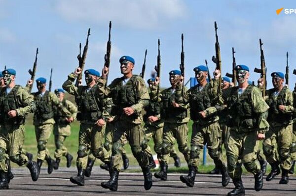 Ils descendent du ciel pour vaincre: les forces aéroportées russes célèbrent leur fondation - Sputnik Afrique