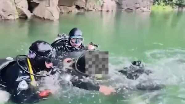 ▶ Un plongeur chinois a passé cinq jours dans une grotte sous-marine en se nourrissant de poisson cru - Sputnik Afrique