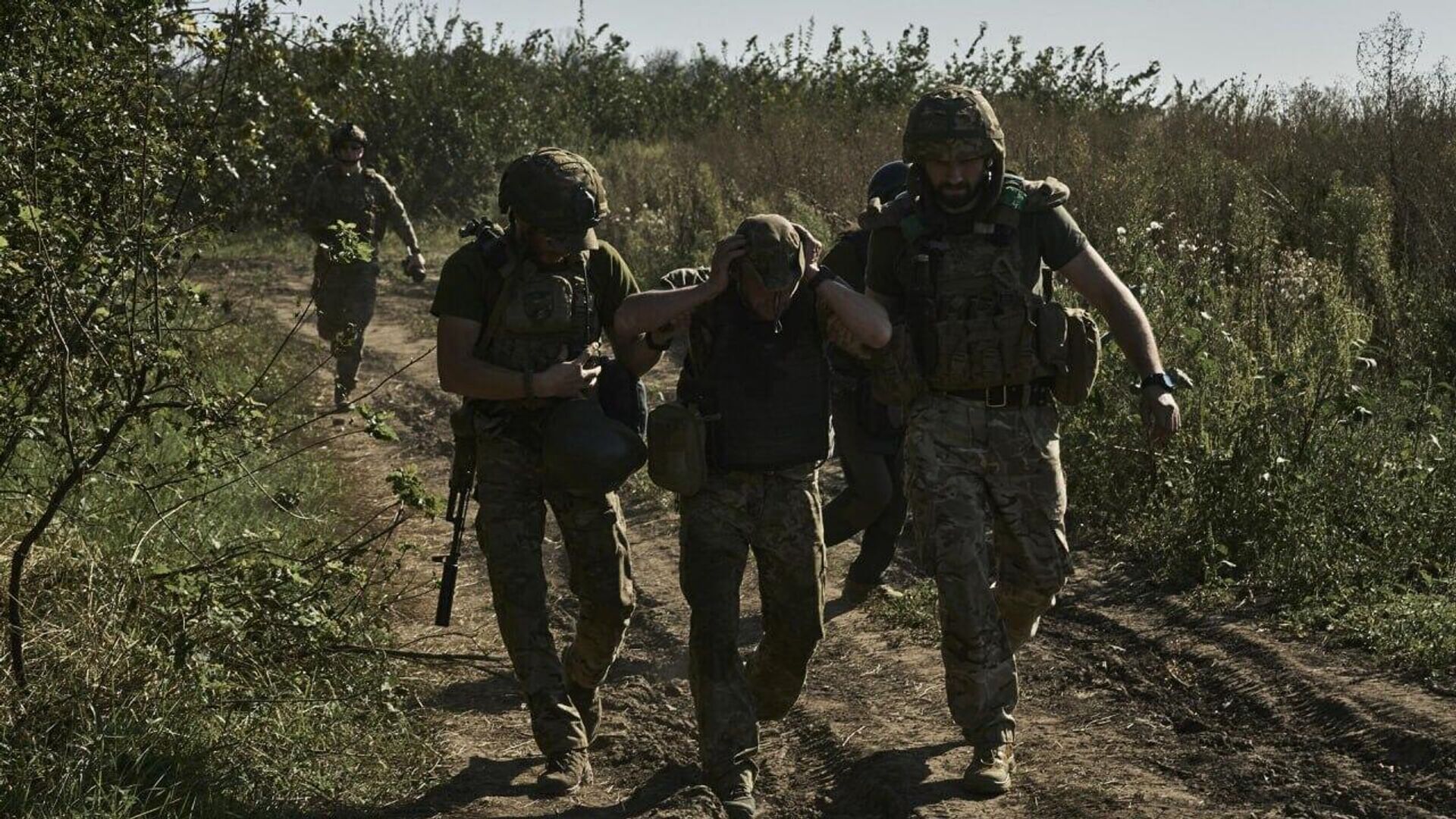 🪖 Silenced by the draft: Ukrainian men dare not protest 🪖 Silenced by the draft: Ukrainian men dare not protest - Sputnik Africa, 1920, 03.08.2025