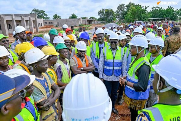 Burkina: le Premier ministre supervise la construction du Centre hospitalier régional universitaire à Gaoua Burkina: le Premier ministre supervise la construction du Centre hospitalier régional universitaire à Gaoua - Sputnik Afrique