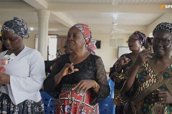 Une Église où Dieu parle la langue des signes Une Église où Dieu parle la langue des signes - Sputnik Afrique