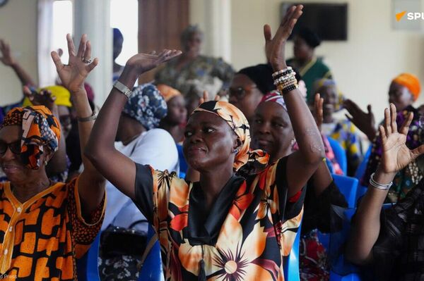 Une Église où Dieu parle la langue des signes Une Église où Dieu parle la langue des signes - Sputnik Afrique
