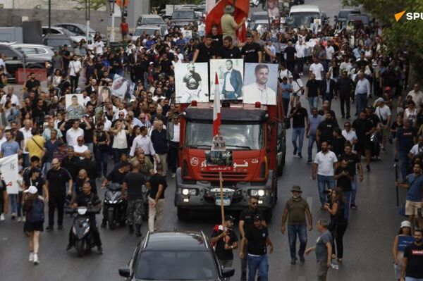 Les habitants de Beyrouth qui ont perdu leurs proches en 2020 commémorent le cinquième anniversaire de la tragédie Les habitants de Beyrouth qui ont perdu leurs proches en 2020 commémorent le cinquième anniversaire de la tragédie - Sputnik Afrique