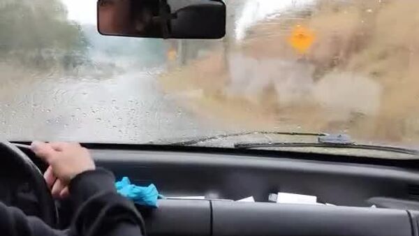 Il pleut, les essuie-glaces sont en panne, visibilité zéro… - Sputnik Afrique