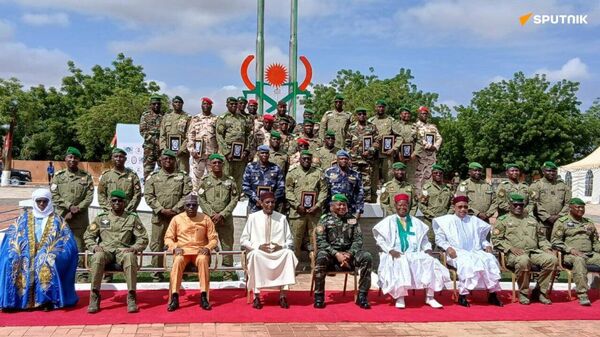 Le Président Tiani préside la cérémonie de sortie de la première promotion de l’École de guerre - Sputnik Afrique