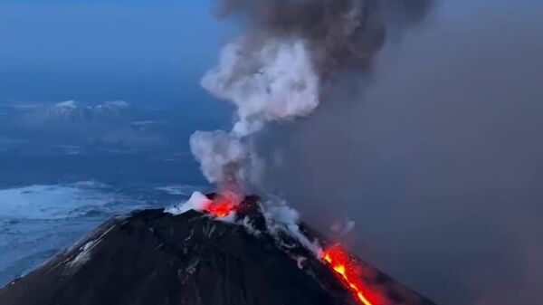 #viral | Red Alert: Ash Plume Heading Toward Bering Sea From Kamchatka's Klyuchevskoy Volcano - Sputnik Africa