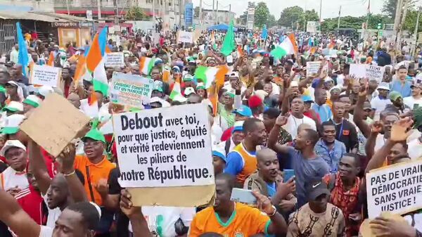 More Social Media Footage From Huge Protests in Cote d'Ivoire Against Ouattara's New Presidential Bid - Sputnik Africa