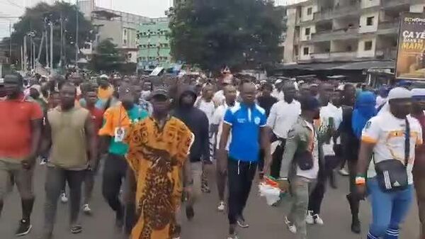Plusieurs milliers de personnes dans la rue en Côte d'Ivoire - Sputnik Afrique