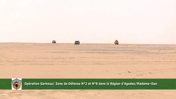 AIDE D’URGENCE DANS LE DÉSERT: une cinquantaine de migrants secourus par l’armée nigérienne près de la frontière libyenne - Sputnik Afrique