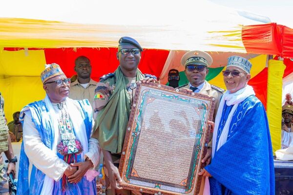 Des manuscrits historiques de Tombouctou restitués après 13 ans d'exil Des manuscrits historiques de Tombouctou restitués après 13 ans d'exil - Sputnik Afrique