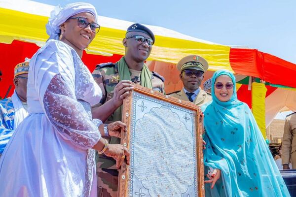 Des manuscrits historiques de Tombouctou restitués après 13 ans d'exil Des manuscrits historiques de Tombouctou restitués après 13 ans d'exil - Sputnik Afrique