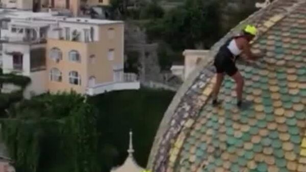 Nous faisons cela pour la Madone: ces anges gardiens préservent le dôme emblématique d'une église italienne - Sputnik Afrique