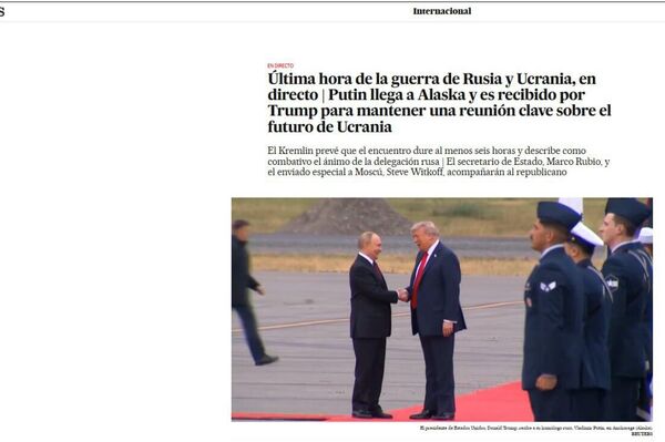 Poignée de main, arrivée des avions: les médias internationaux publient dans leurs unes des photos du sommet entre Poutine et Trump en Alaska - Sputnik Afrique