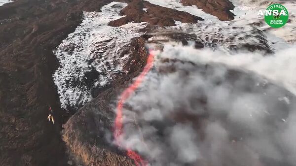 Un drone dévoile la beauté brute de l’Etna - Sputnik Afrique