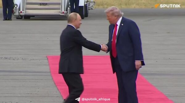 Ouverture, proximité, connexion: que disait le langage corporel de Poutine et Trump - Sputnik Afrique