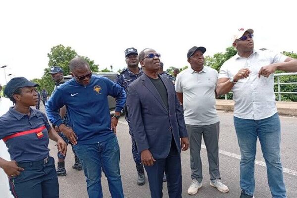 Un autocar sombre dans un cours d'eau au Bénin: un mort et 44 personnes portées disparues - Sputnik Afrique