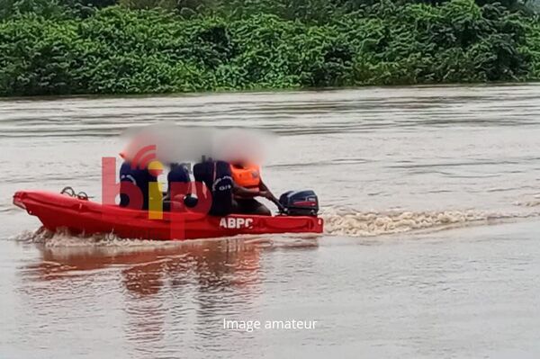 Un autocar sombre dans un cours d'eau au Bénin: un mort et 44 personnes portées disparues - Sputnik Afrique