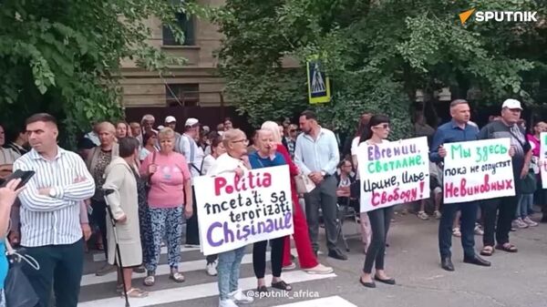 Supporters of Eugenia Gutsul held a rally outside the pretrial detention center in Moldova's capital Chisinau - Sputnik Africa