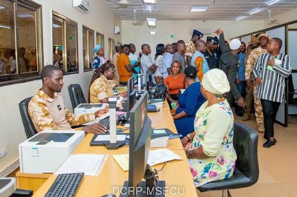 Le passeport AES s'arrache au Burkina Faso - Sputnik Afrique