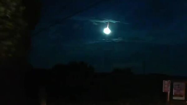 Une énorme boule de feu a illuminé le ciel de l'ouest du Japon, brièvement transformant la nuit en jour - Sputnik Afrique