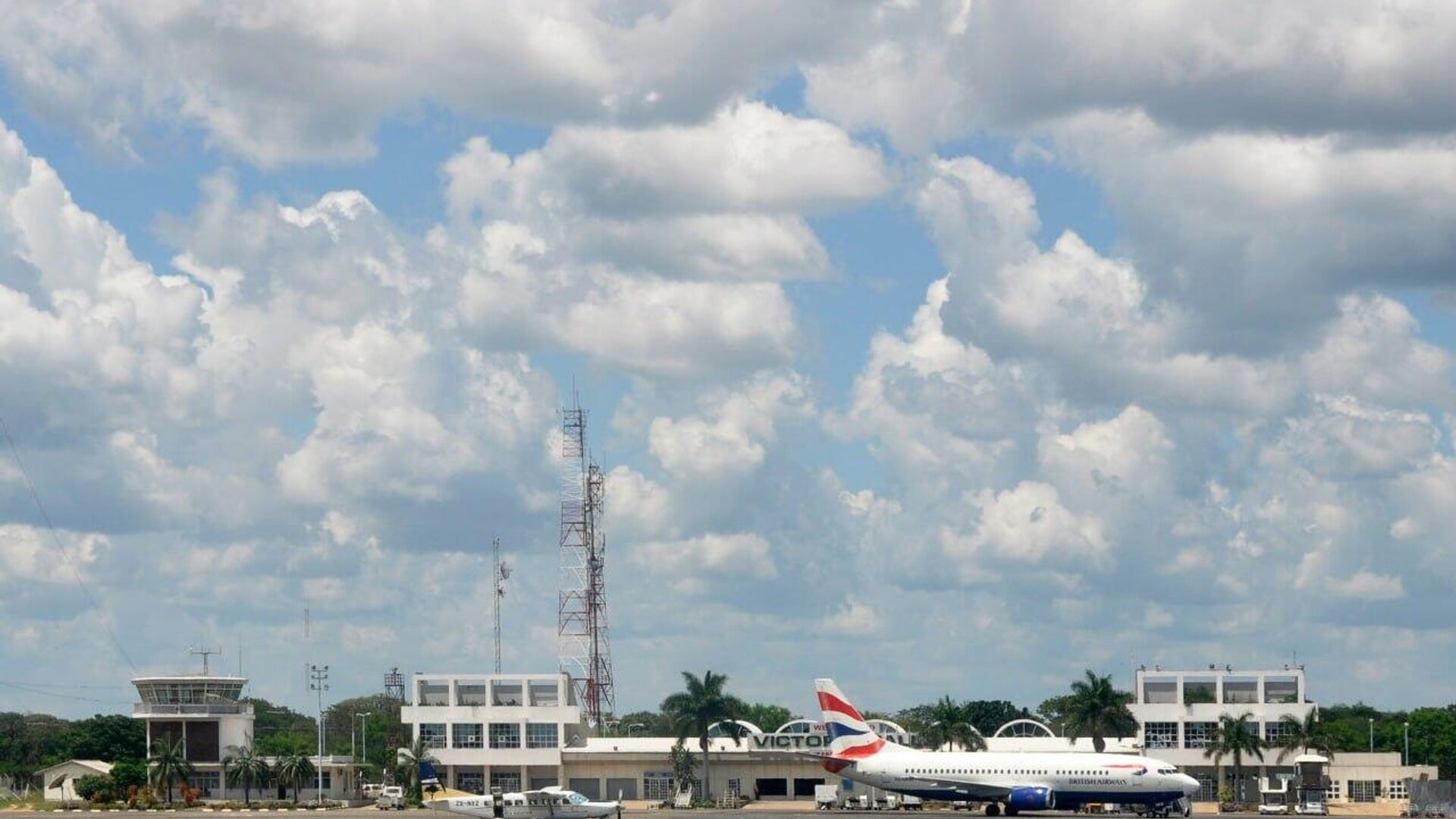 Zimbabwe's Victoria Falls Airport Breaks Passenger Records Zimbabwe's Victoria Falls Airport Breaks Passenger Records - Sputnik Africa, 1920, 21.08.2025