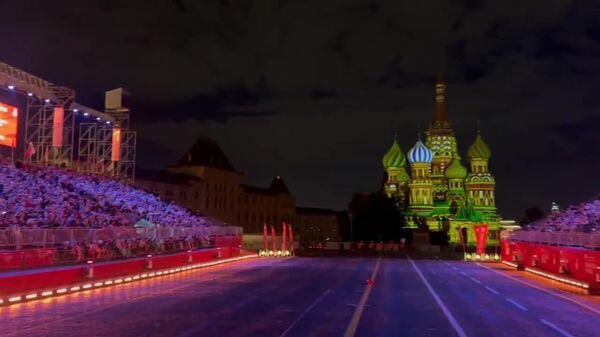 L'orchestre de la présidence du Faso interprète une légendaire chason russe sur la Place Rouge - Sputnik Afrique