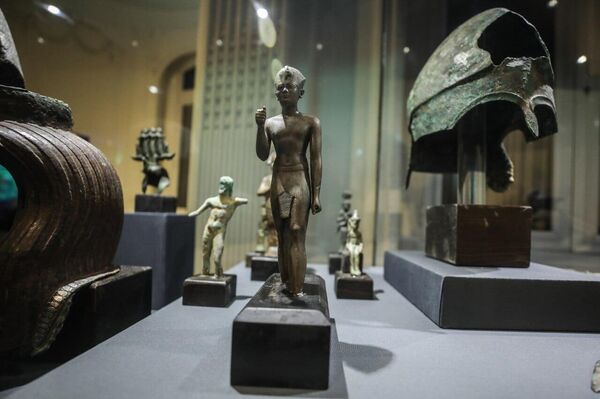 Le Musée national d'Alexandrie offre un plongeon dans Les secrets de la cité engloutie Le Musée national d'Alexandrie offre un plongeon dans Les secrets de la cité engloutie - Sputnik Afrique