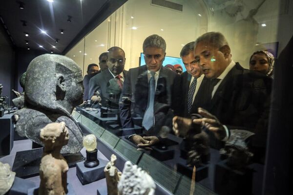 Le Musée national d'Alexandrie offre un plongeon dans Les secrets de la cité engloutie Le Musée national d'Alexandrie offre un plongeon dans Les secrets de la cité engloutie - Sputnik Afrique