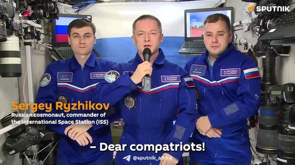 Russians Celebrate Flag Day – on Earth & in Space - Sputnik Africa