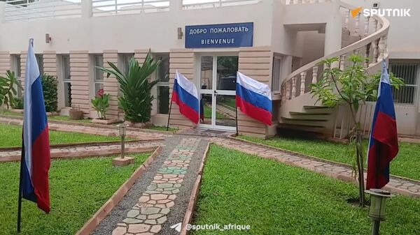 ▶ Drapeau russe à l’honneur: Niamey découvre une célébration haute en couleur - Sputnik Afrique