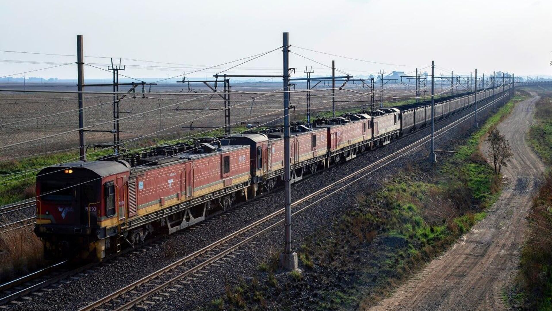 South Africa Opens Freight Rail Network to Private Operators to Boost Efficiency South Africa Opens Freight Rail Network to Private Operators to Boost Efficiency - Sputnik Africa, 1920, 22.08.2025