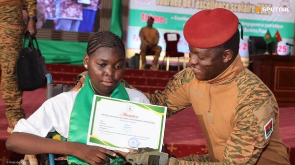 Excellence scolaire: Ibrahim Traoré honore les meilleurs élèves et enseignants - Sputnik Afrique
