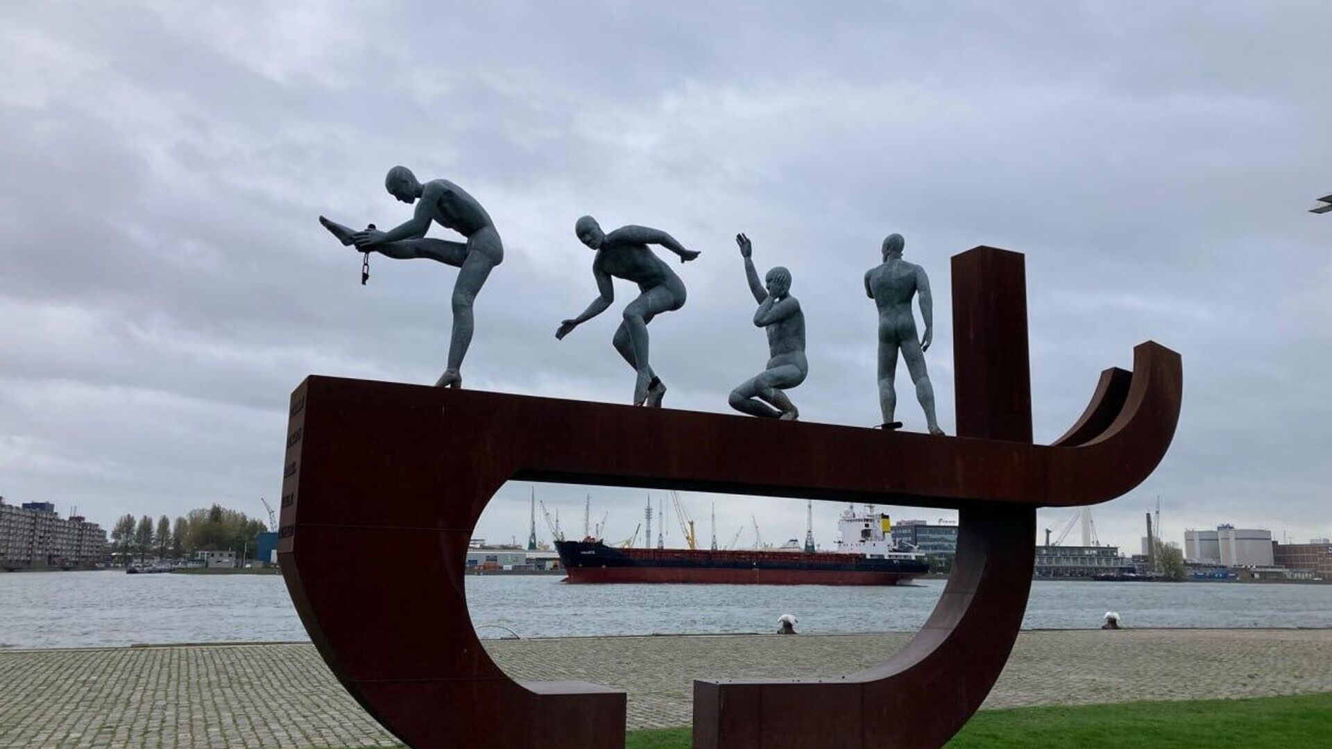 De l’ombre à la lumière: Journée internationale du souvenir de la traite négrière et de son abolition De l’ombre à la lumière: Journée internationale du souvenir de la traite négrière et de son abolition - Sputnik Afrique, 1920, 23.08.2025