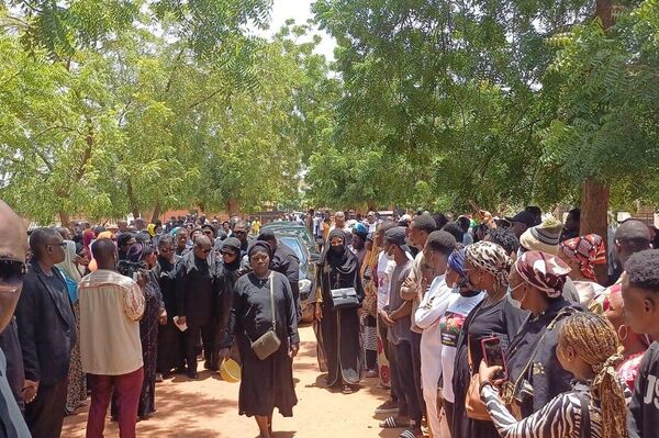 L’influenceur Alino Faso a été enterré dans un cimetière à Ouagadougou L’influenceur Alino Faso a été enterré dans un cimetière à Ouagadougou - Sputnik Afrique