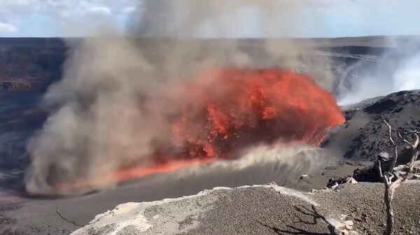 Nouvelles images du volcan Kilauea, en éruption dans l'État américain d'Hawaï - Sputnik Afrique