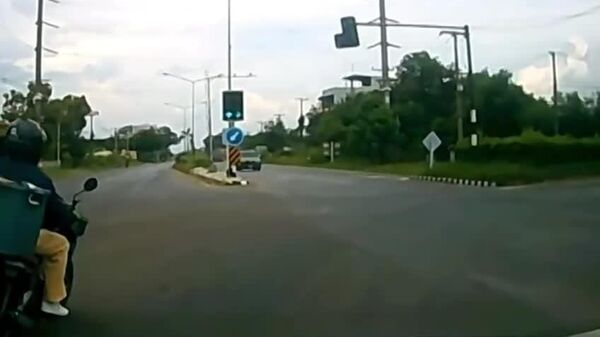 #viral | Without a Scratch: Courier Miraculously Survives in Thailand - Sputnik Africa