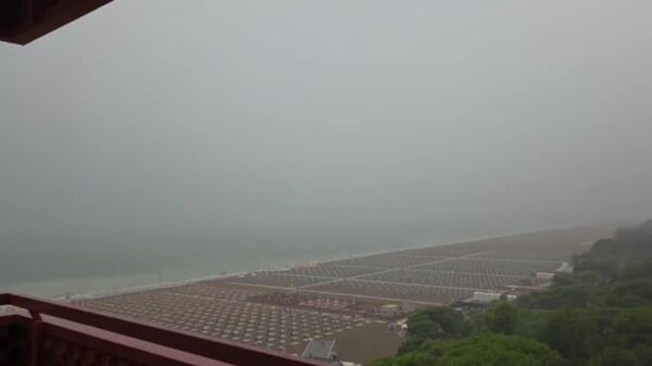 Images spectaculaires de la foudre frappant une plage italienne - Sputnik Afrique