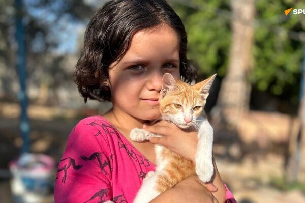 ▶ Au cœur de l'horreur, une compassion à toute épreuve: à Gaza, la dernière nourriture se partage avec les animaux - Sputnik Afrique