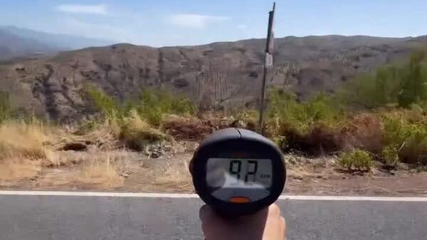 #viral | Spaniard Diego Poncelet Reaches Incredible Speeds of 100 km/h on Skateboard by Sliding Down Mountain - Sputnik Africa